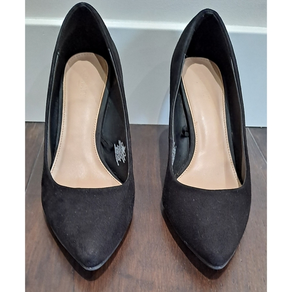 OLD NAVY Black suede heels 8 - Picture 1 of 8